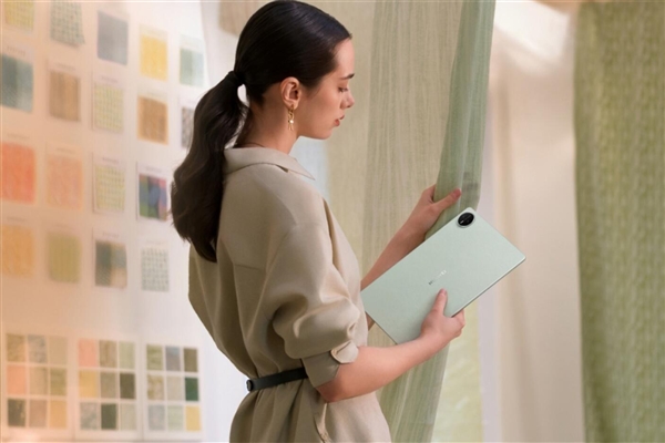 kaiyun官方-华为苹果带头用：双层OLED显示效果究竟有多卷